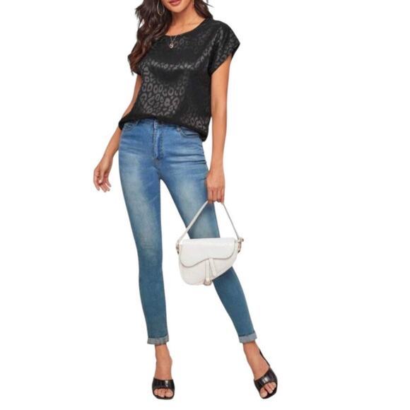 SHEIN Women’s Medium Black Clasi Dolman Short Sleeve Leopard Jacquard Satin Top - Picture 5 of 7